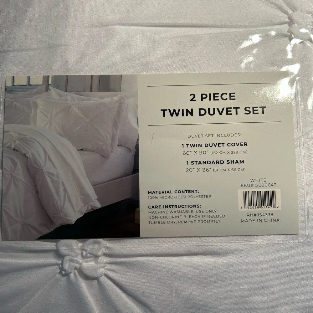 White, twin sized, pintuck microfiber duvet cover & standard sham - NEW
